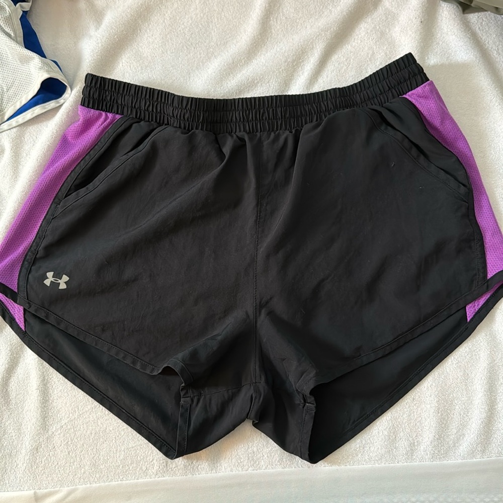 Under armor athletic shorts with pockets